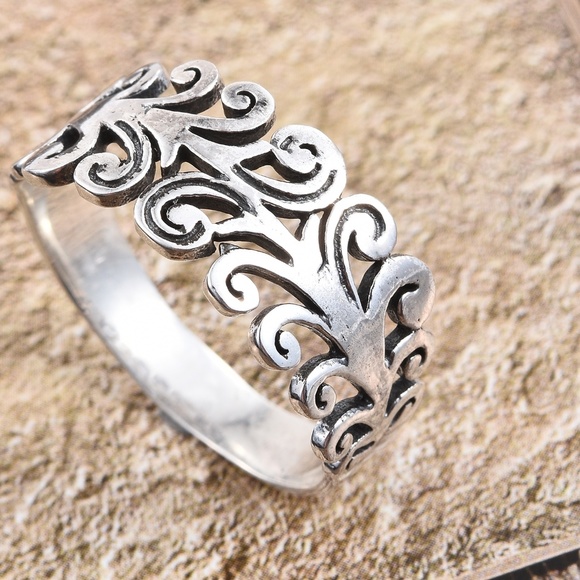 Jewelry - Sterling Silver Ring (Size 7.0) (3.5 g)